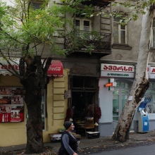Тбилиси. Дом на ул. Марджанишвили, 28, в котором семья жила после эвакуации из Винницы. В 1953 г. семья получила квартиру на пр. Чавчавадзе, 24.